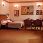Ambasada Hotel 2*