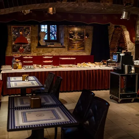 Ambasada Boleslawiec (Lower Silesia)